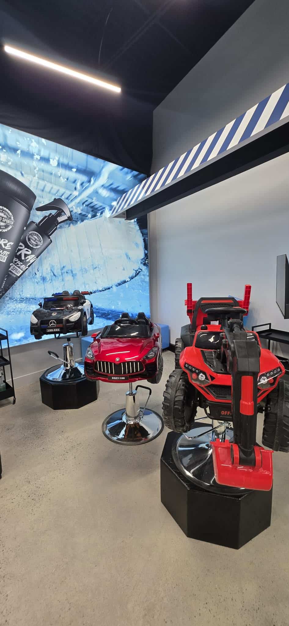 Enfant recevant une coupe d'élite dans le meilleur salon de barbier pour enfant au Québec